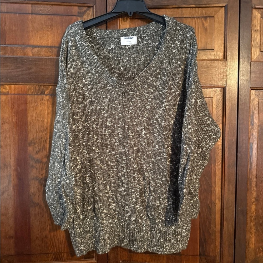 Old Navy Green and Cream V-Neck Sweater Relaxed Fit